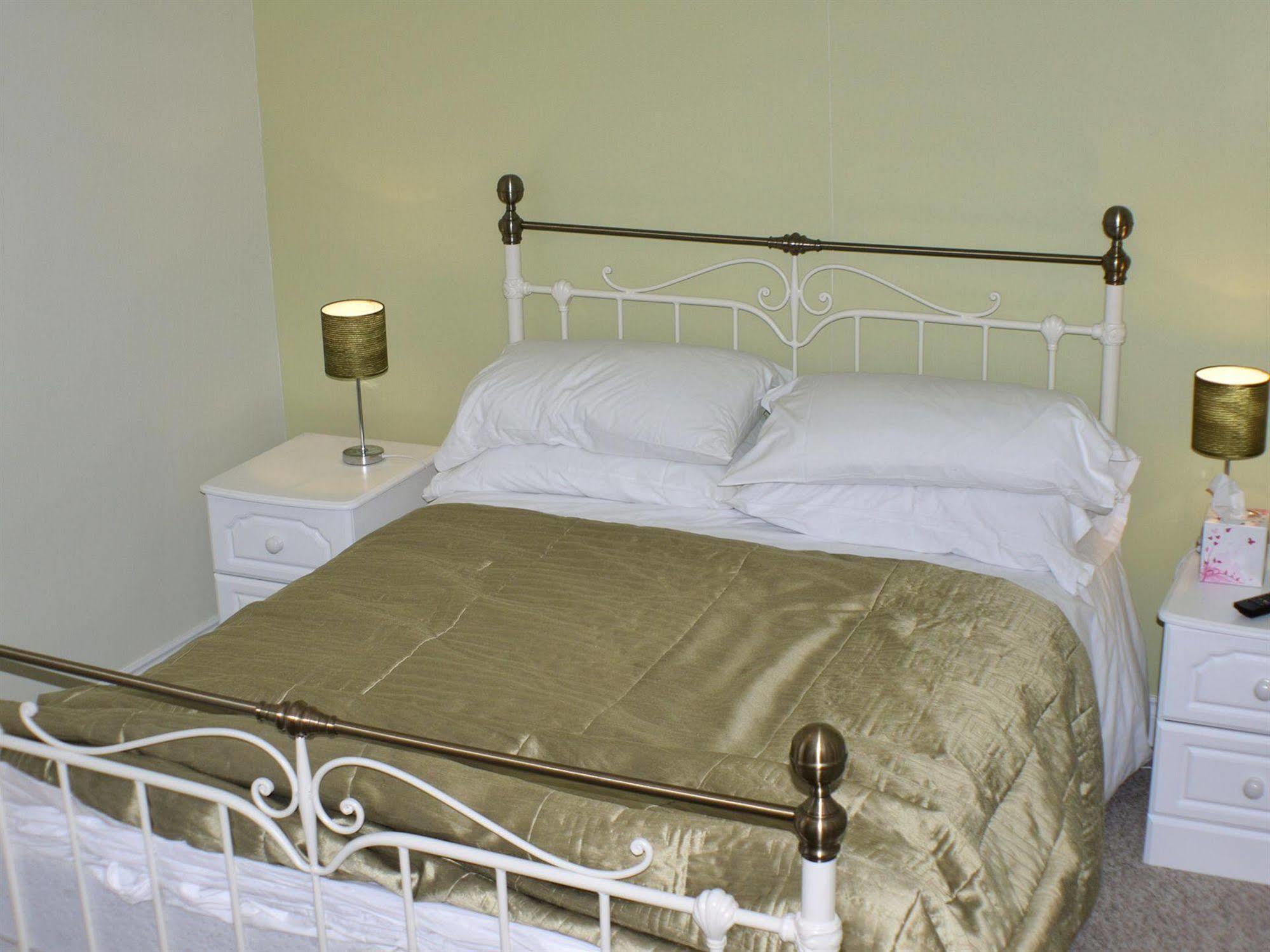 The Salhouse Lodge Hotel Wroxham Esterno foto