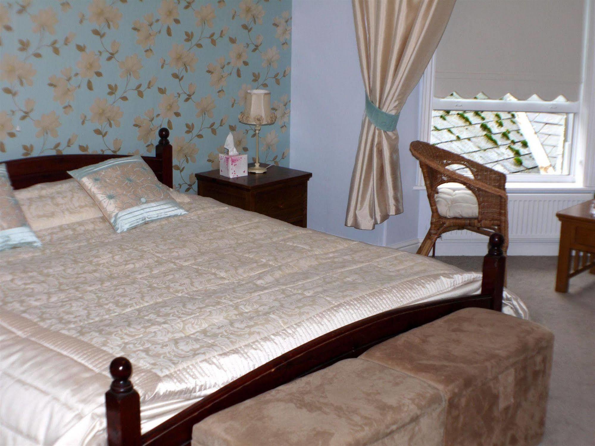 The Salhouse Lodge Hotel Wroxham Esterno foto