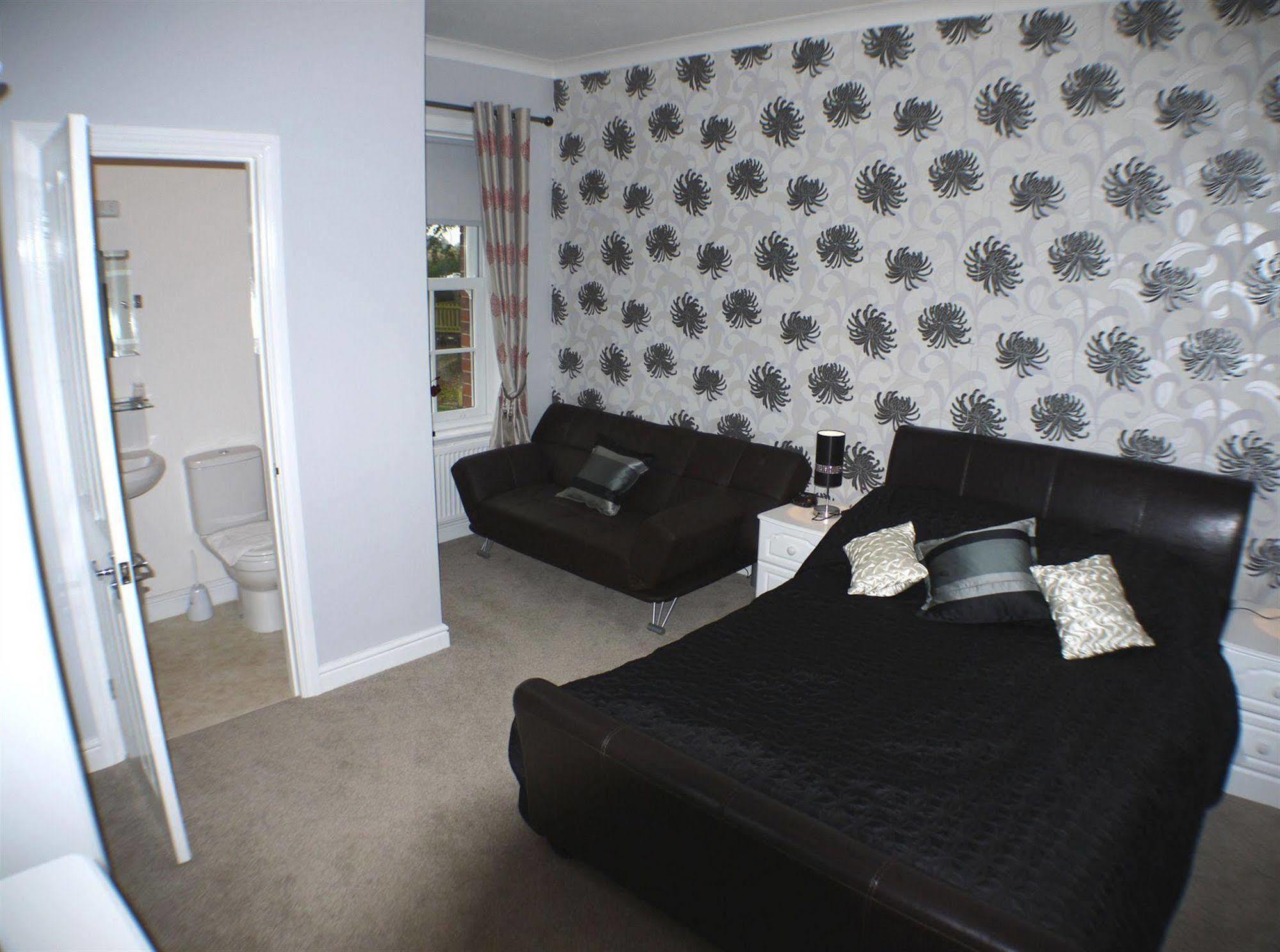 The Salhouse Lodge Hotel Wroxham Esterno foto