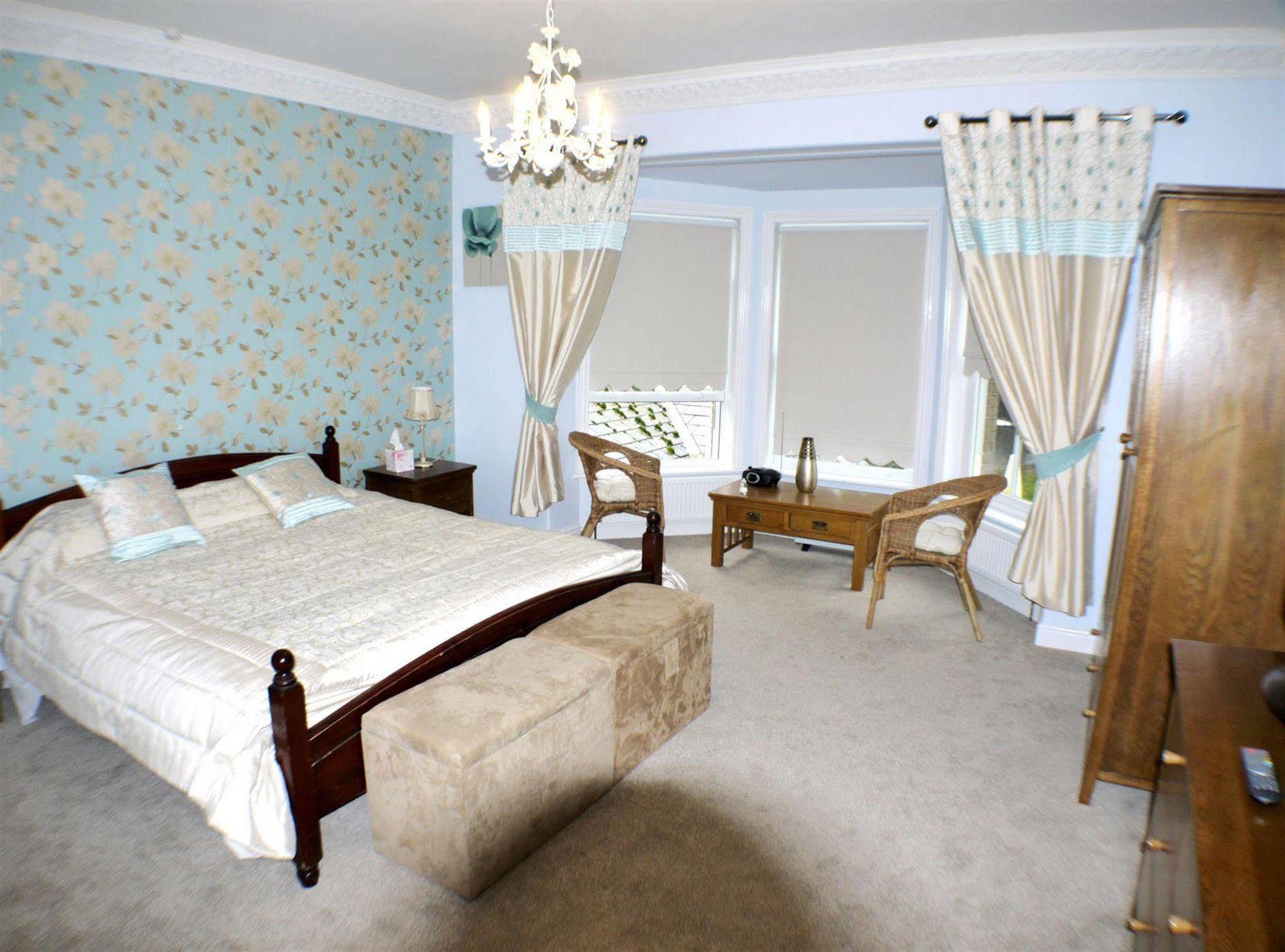 The Salhouse Lodge Hotel Wroxham Esterno foto