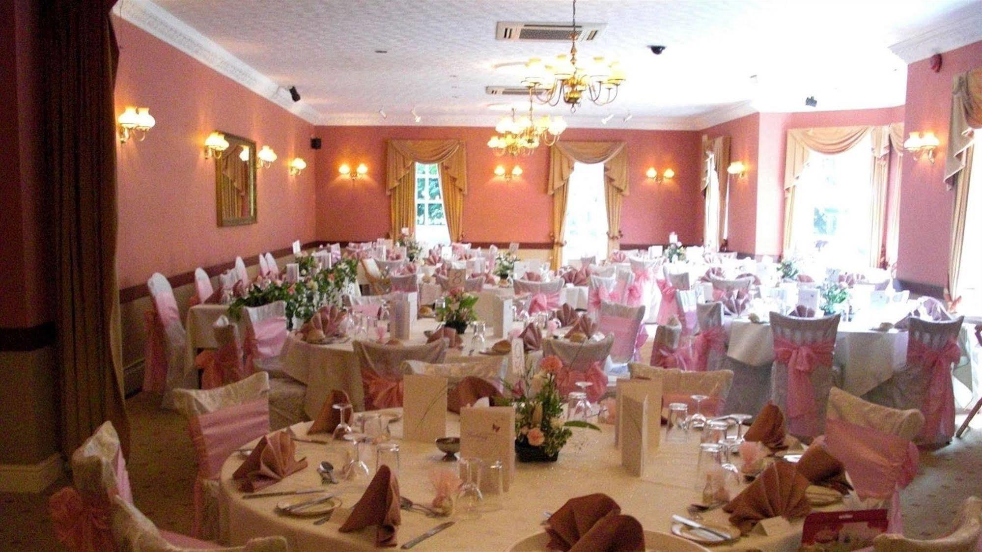 The Salhouse Lodge Hotel Wroxham Esterno foto